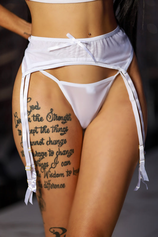 Blanco in the Details Garter